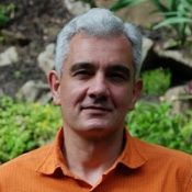 Headshot of Esteban Parra